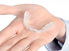 マウスピース型カスタムメイド矯正歯科装置（インビザライン）のメリット